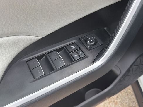 Used 2025 Toyota RAV4 XLE w/ Convenience Package FWD image 22