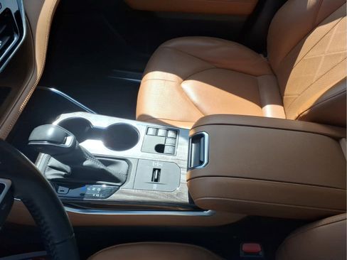 Used 2023 Toyota Highlander Platinum AWD/4WD image 13