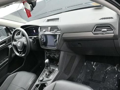 Used 2021 Volkswagen Tiguan SE AWD/4WD image 11