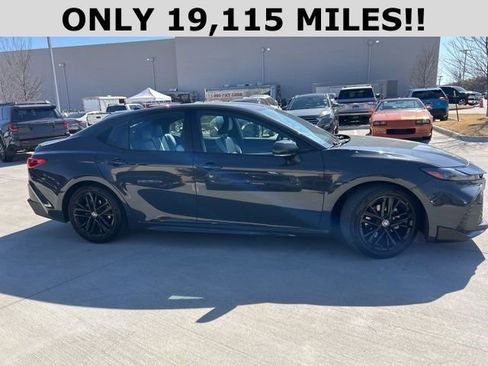 Used 2025 Toyota Camry SE image 2