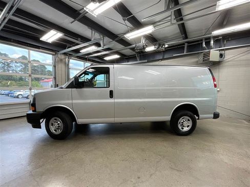 Used 2024 Chevrolet Express 2500 w/ Driver Convenience Package RWD image 2