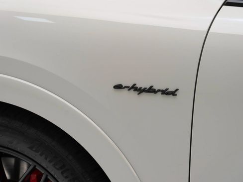 Used 2025 Porsche Cayenne S image 13