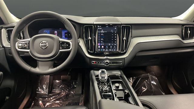 Used 2025 Volvo XC60 B5 Ultra w/ Protection Package Premier AWD/4WD image 11