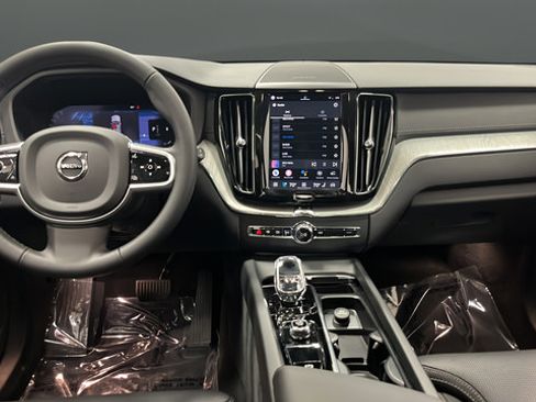 Used 2025 Volvo XC60 B5 Ultra w/ Protection Package Premier AWD/4WD image 11