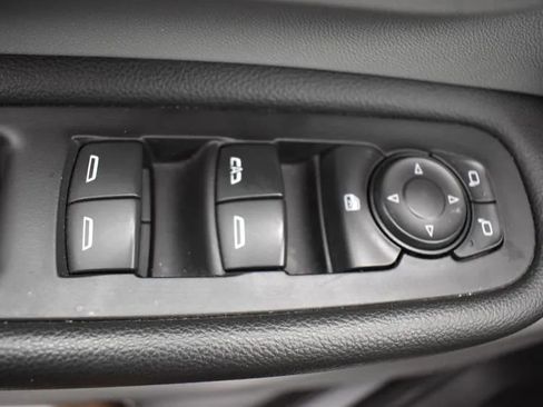 Used 2024 GMC Terrain SLT image 21