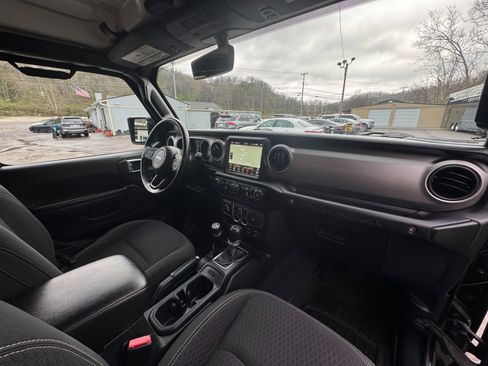Used 2021 Jeep Wrangler Unlimited Sport image 19