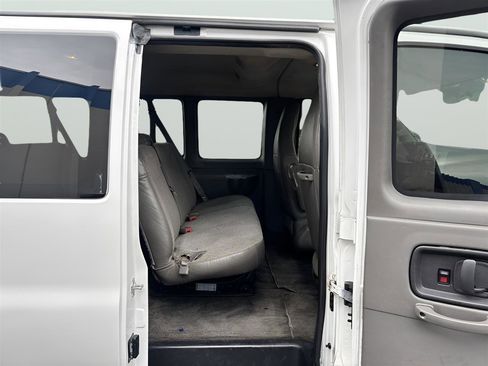 Used 2016 Chevrolet Express 3500 LT w/ LT Preferred Equipment Group RWD image 18