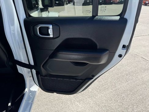 Used 2020 Jeep Gladiator Rubicon AWD/4WD image 10