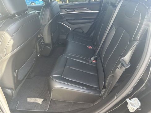 New 2025 Jeep Grand Cherokee Limited w/ Black Appearance Package image 19