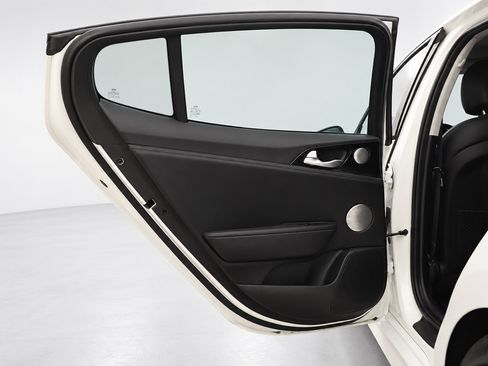 Used 2019 Kia Stinger Premium RWD image 16