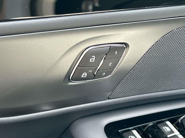 New 2026 Lincoln Nautilus Premier w/ Jet Appearance Package AWD/4WD image 24