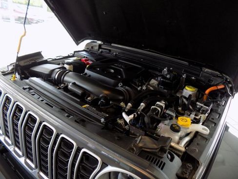 Certified 2025 Jeep Wrangler Unlimited Sahara AWD/4WD image 43