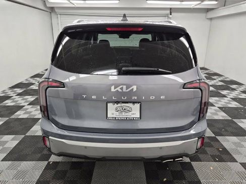 Used 2023 Kia Telluride EX w/ EX Captain's Chair Package image 5