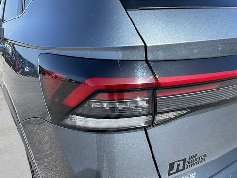 Used 2025 Volkswagen Taos SE image 11