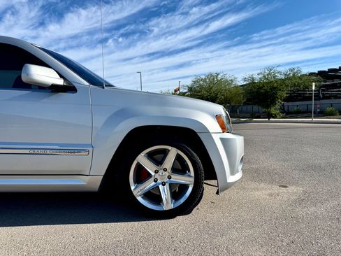 Used 2007 Jeep Grand Cherokee SRT8 w/ SRT Option Group I AWD/4WD image 8