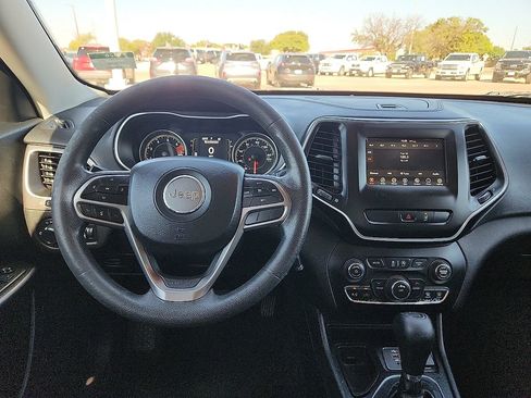 Used 2021 Jeep Cherokee Latitude FWD image 6