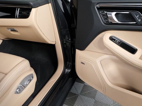 New 2026 Porsche Macan image 22