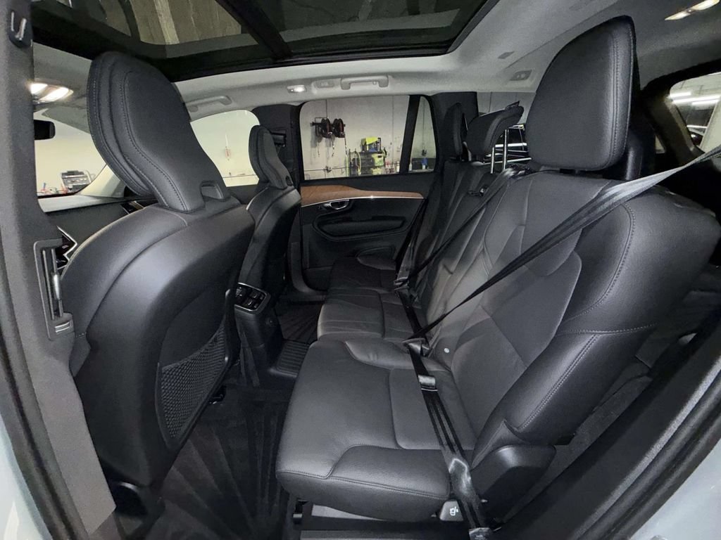 Used 2025 Volvo XC90 T8 Plus w/ Protection Package Premier AWD/4WD image 19