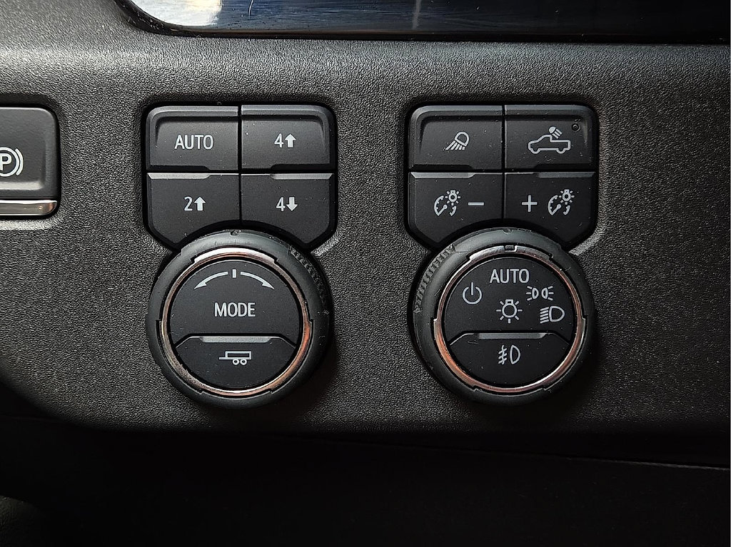 Used 2024 Chevrolet Silverado 1500 LT Trail Boss w/ LT Trail Boss Premium Package AWD/4WD image 17