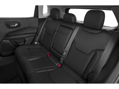 Used 2018 Jeep Compass Latitude FWD image 17