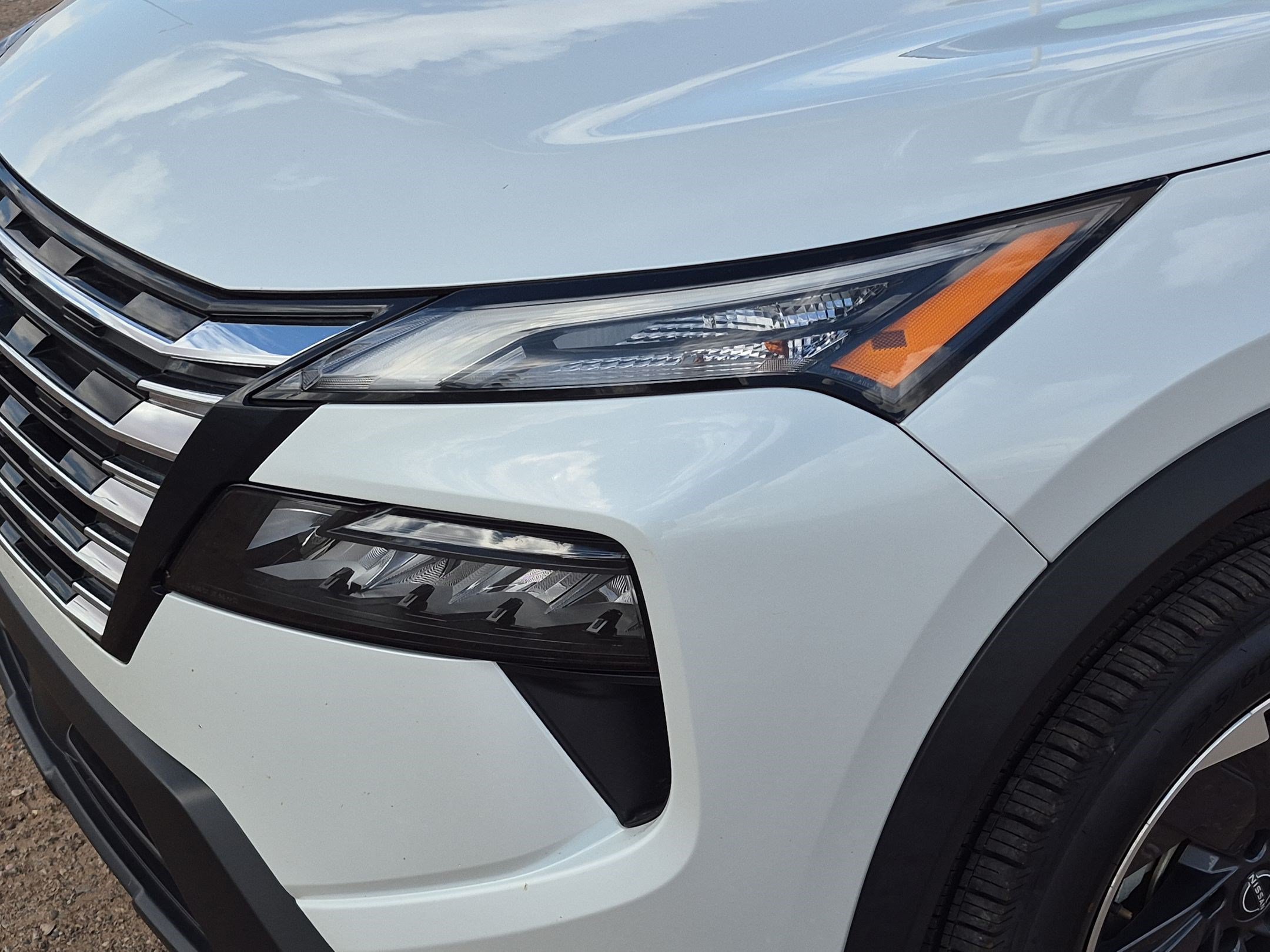 Used 2024 Nissan Rogue SV FWD image 9