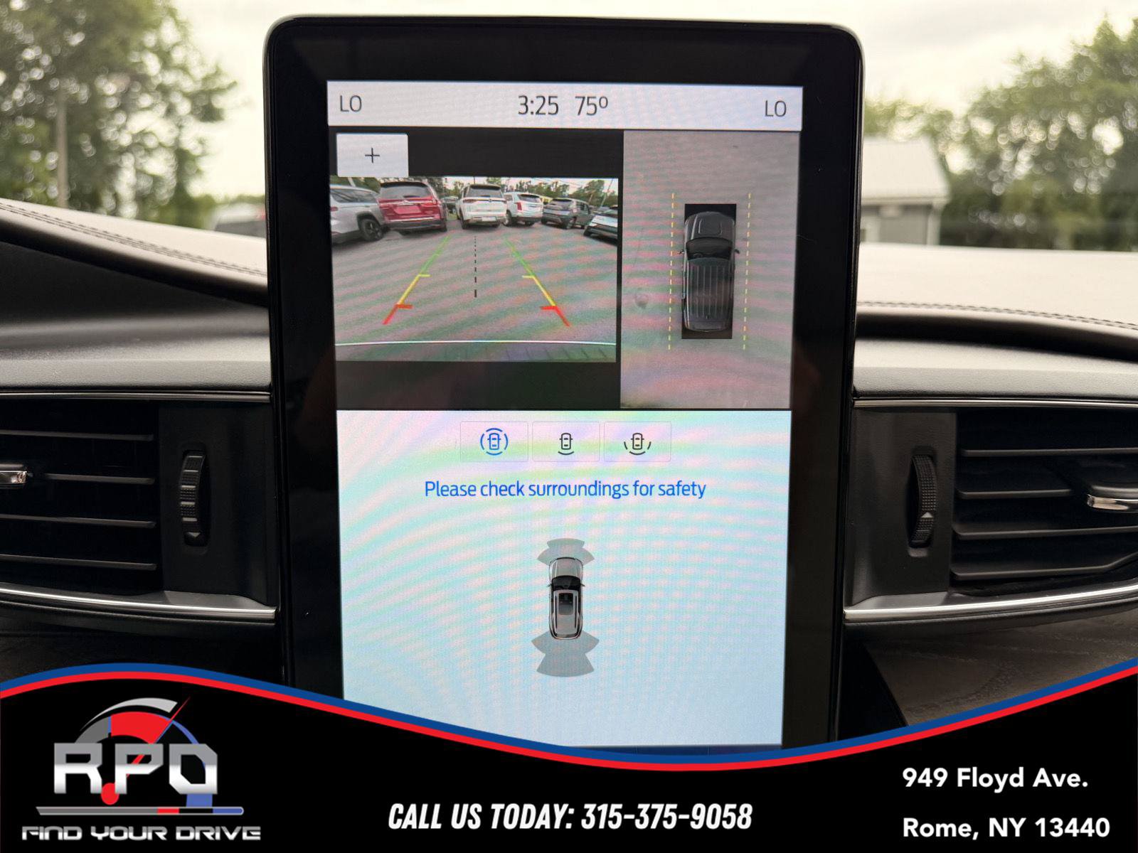 Used 2020 Ford Explorer Platinum w/ Premium Technology Package AWD/4WD image 23