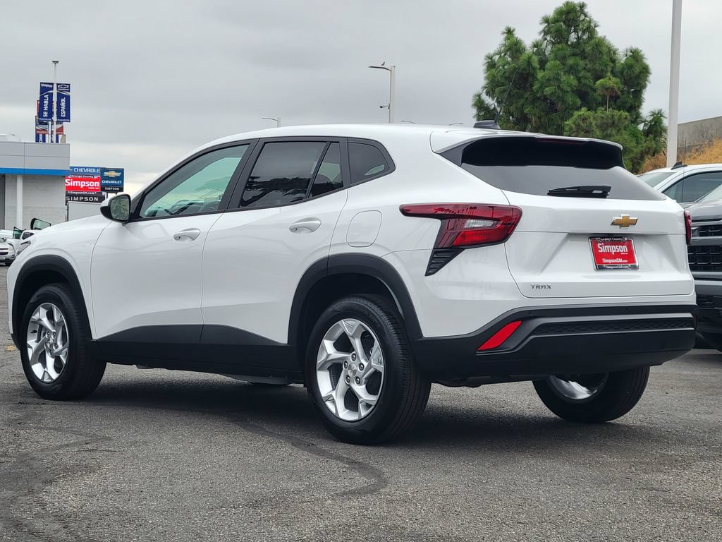 New 2026 Chevrolet Trax LS w/ LS Convenience Package FWD image 2