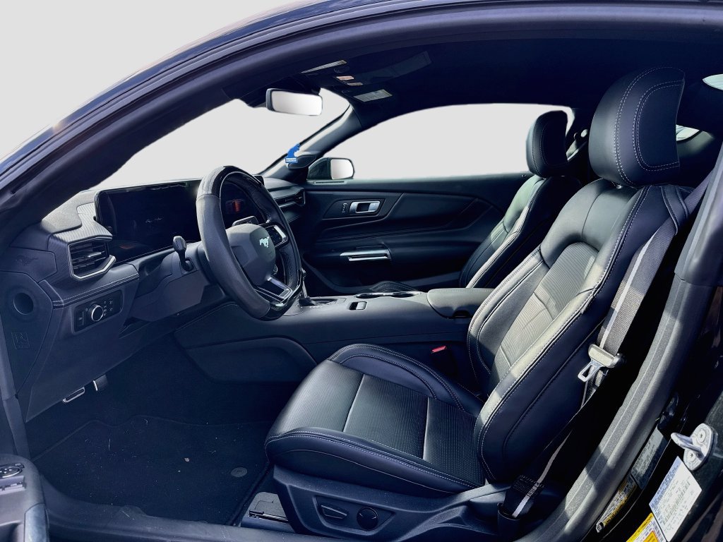 Used 2025 Ford Mustang Premium RWD image 5