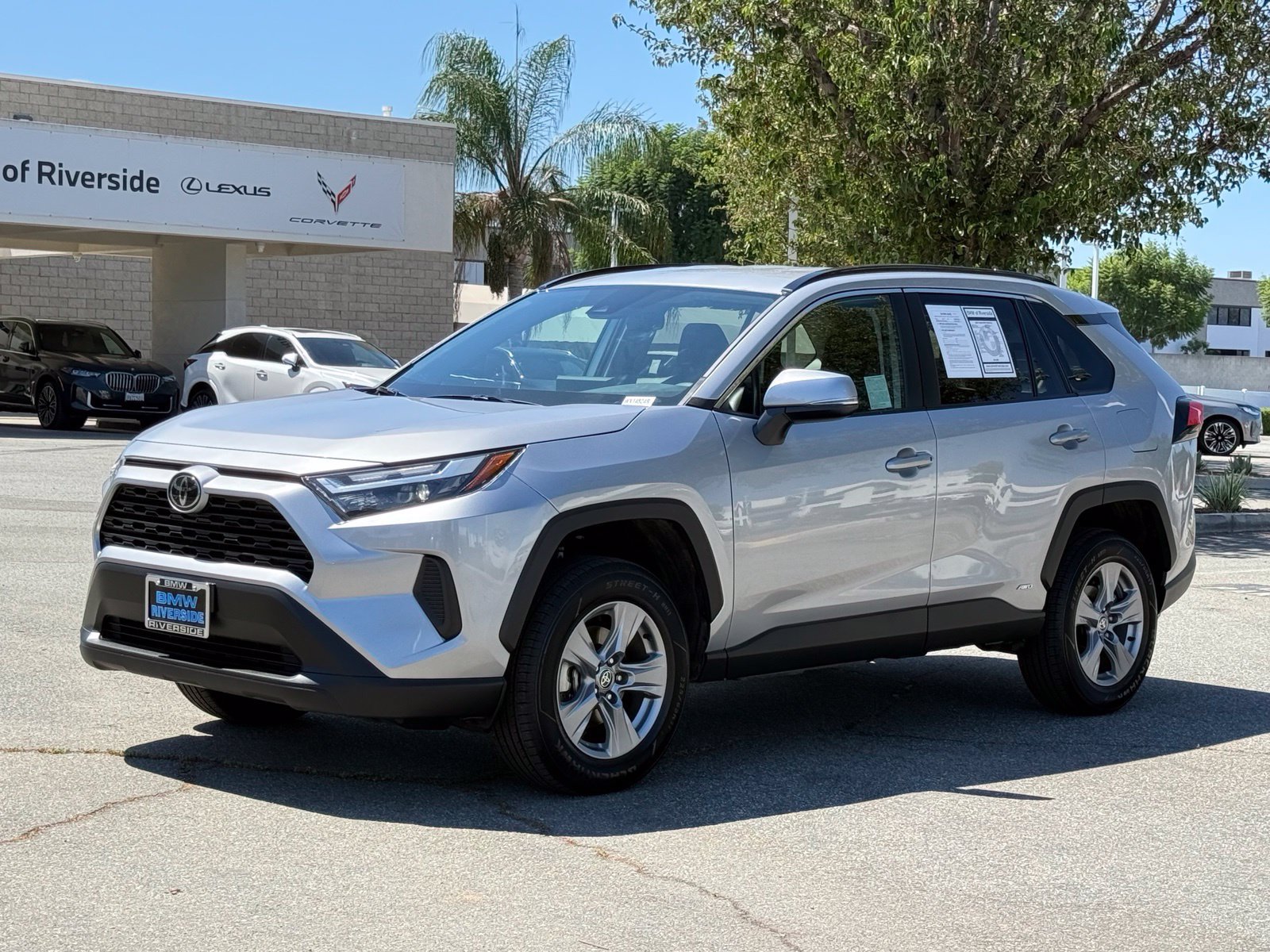 Used 2025 Toyota RAV4 LE AWD/4WD image 4