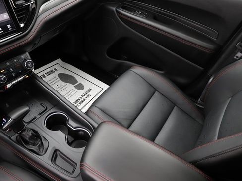 Used 2025 Dodge Durango GT image 31
