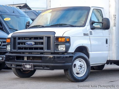 Used 2017 Ford E-350 and Econoline 350 Super Duty image 3