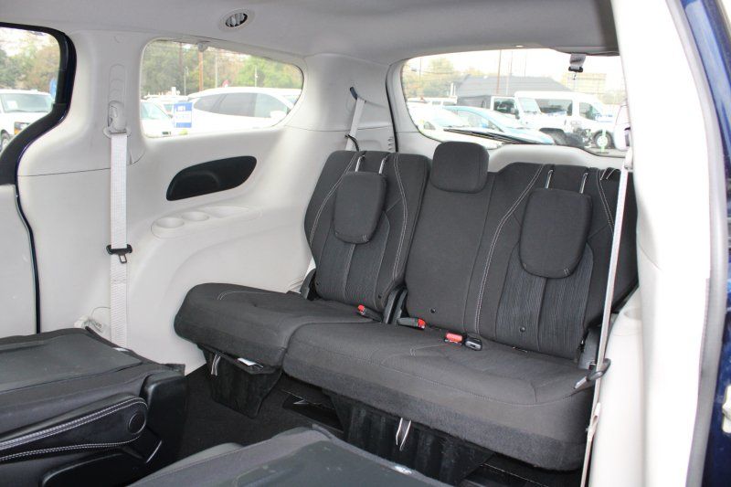 Used 2020 Chrysler Voyager LX FWD image 12