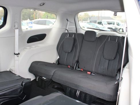 Used 2020 Chrysler Voyager LX FWD image 12