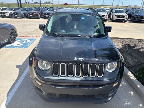 Used 2015 Jeep Renegade Latitude FWD image 2
