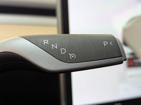 Used 2023 Tesla Model Y Long Range image 18