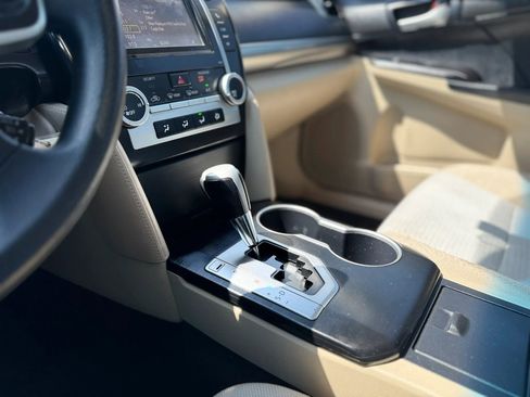 Used 2012 Toyota Camry LE image 25