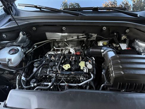 Used 2025 Volkswagen Atlas Cross Sport SE image 31