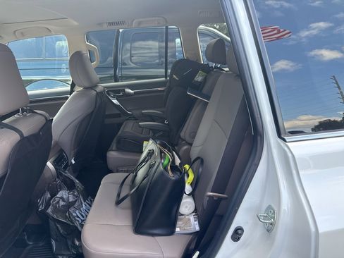 Used 2022 Lexus GX 460 Premium image 15