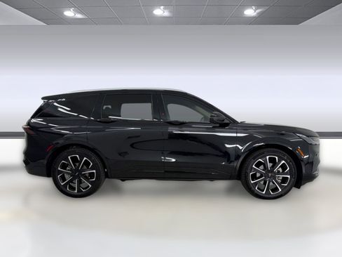 Used 2025 Lincoln Nautilus Reserve AWD/4WD image 8