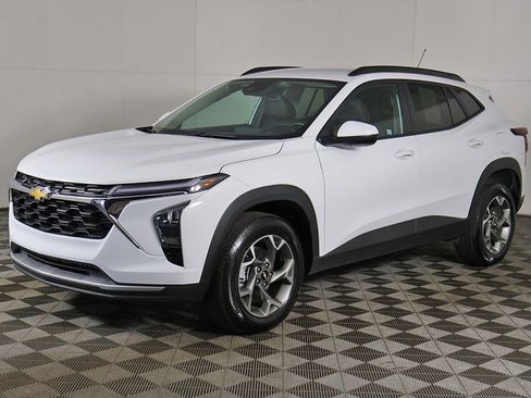 Used 2025 Chevrolet Trax LT w/ LT Convenience Package FWD image 7