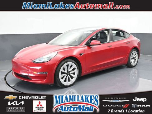 Used 2022 Tesla Model 3 Standard Range image 1