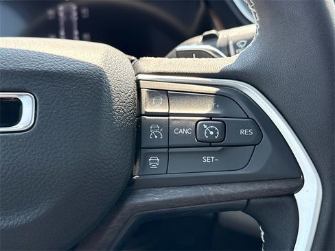 New 2025 Jeep Grand Cherokee Limited w/ Luxury Tech Group II image 28