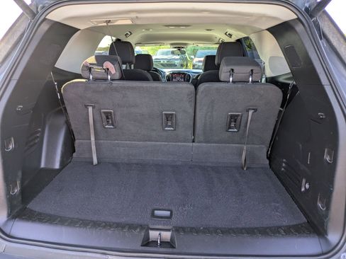 Used 2020 Chevrolet Traverse LT image 23