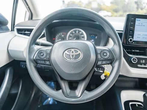 Used 2022 Toyota Corolla LE image 23
