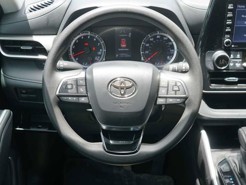 Used 2021 Toyota Highlander L FWD image 22