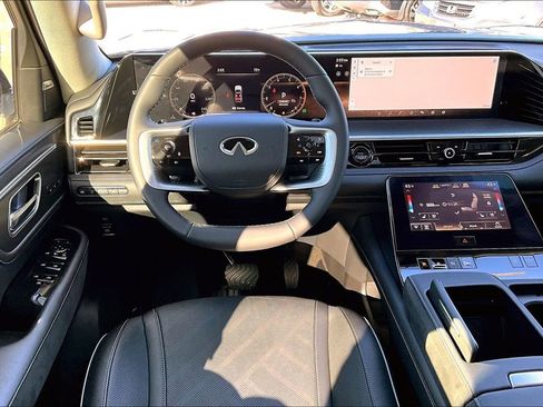 Certified 2025 INFINITI QX80 Luxe image 7