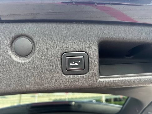 Used 2018 Chevrolet Equinox LT FWD image 21