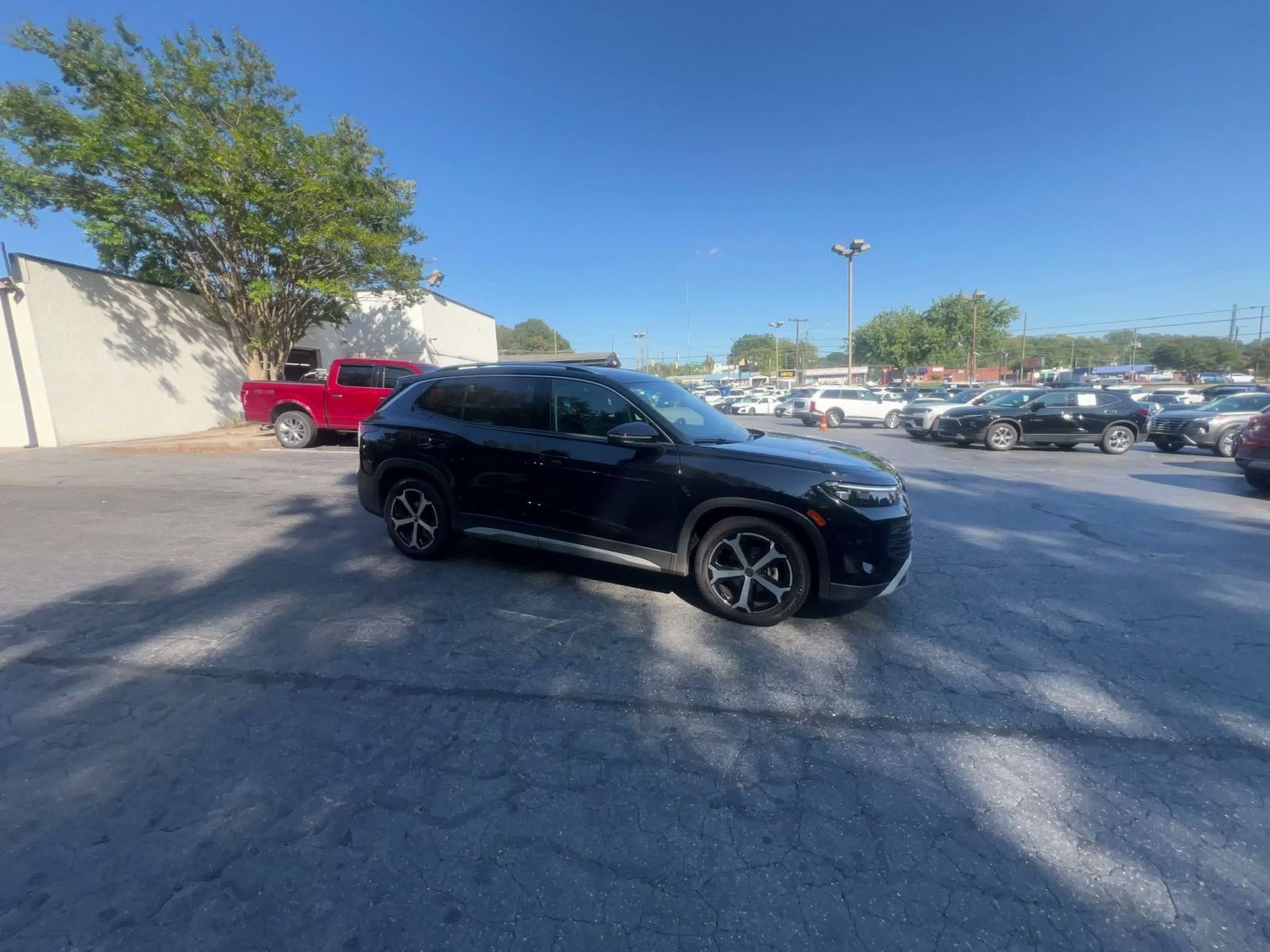 Used 2026 Volkswagen Tiguan SE FWD image 2
