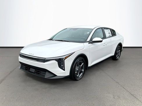 New 2025 Kia K4 LXS image 3