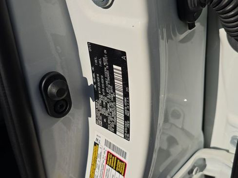 Used 2021 Toyota Highlander XLE image 40